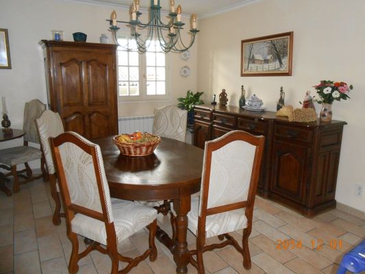 Relooking d'une salle à manger rustique en chêne massif à Lambesc